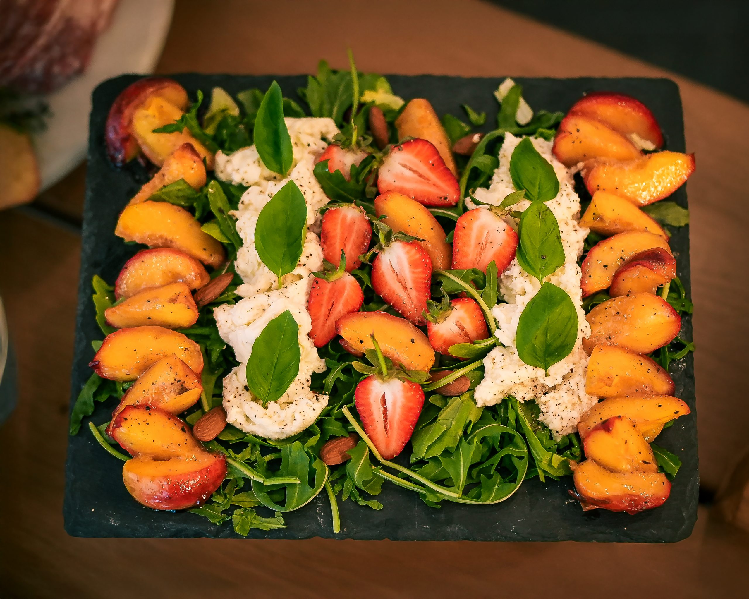 Kleine Pasteten mit feiner Thunfischcreme – ein nostalgischer Akzent im modernen Berliner Catering.